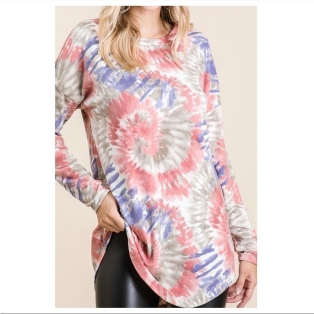 NWT Viamor l/s crew neck tye die multi colored polyester tunic. Beautiful design